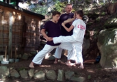 Letní tréninky v 'zahradním dojo' Senseie Valenty