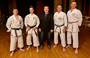 Ukázka tréninkových metod tradičního karate na plese karate v Č. Budějovicích Ukázka tréninkových metod tradičního karate na plese karate v Č. Budějovicích